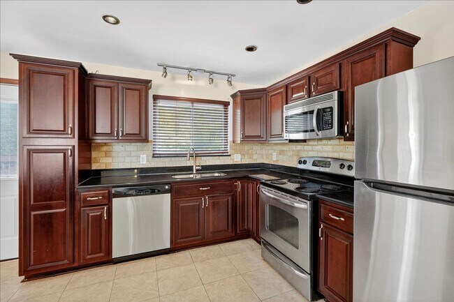 Building Photo - Step inside to experience the charm!