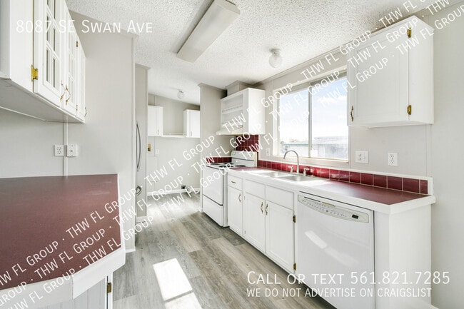 Building Photo - 8087 SE Swan Ave