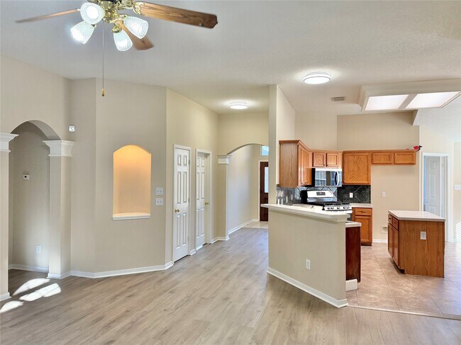 Building Photo - 25335 Rayford Crest Dr