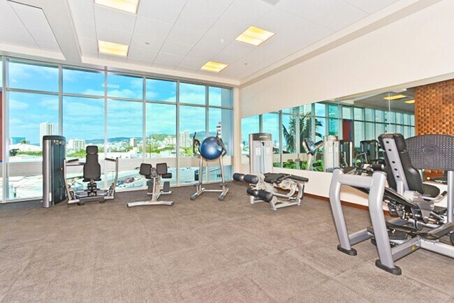 Building Photo - Luxurious Convenience in the Heart of Honolulu - Waihonua 2904