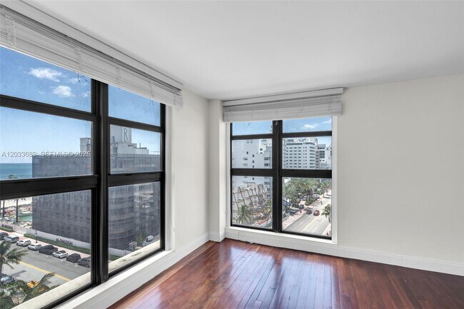 Building Photo - 1800 Collins Ave