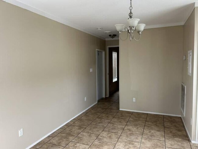 Building Photo - 6941 MacDonald Ct