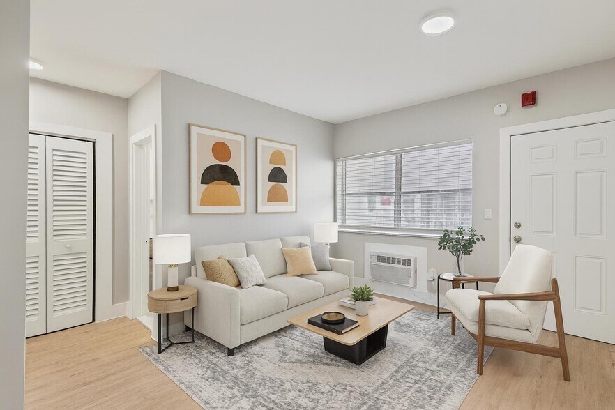 Building Photo - 1315 NE Miami Ct