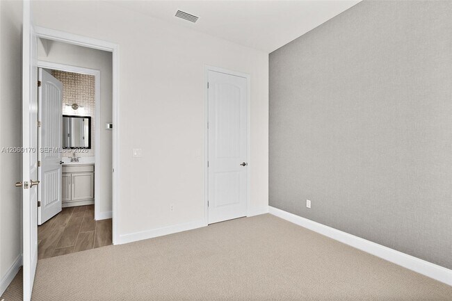Building Photo - 3 Rio Vista Dr