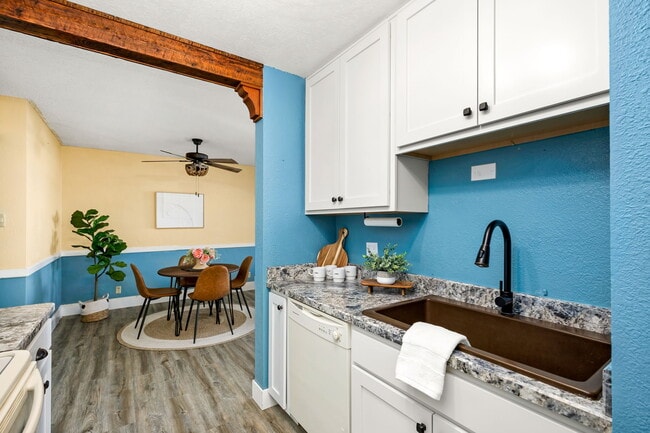 Building Photo - 925 1st Ave N