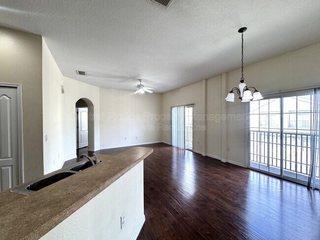 Building Photo - 1985 Estancia Cir