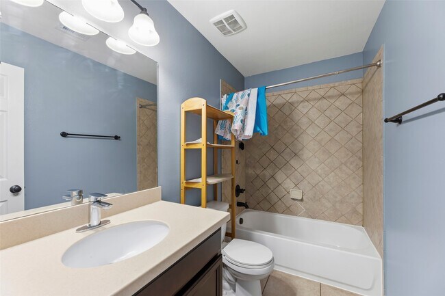 Building Photo - 27146 Harvest Pointe Ln