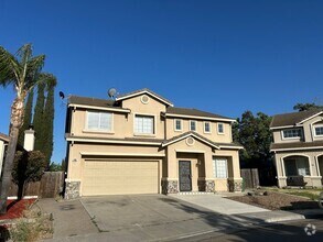 Building Photo - Amazing Floor Plan with 5 Bedrooms!