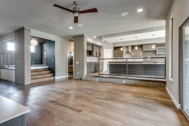 Building Photo - 2125 Heavenly Dr