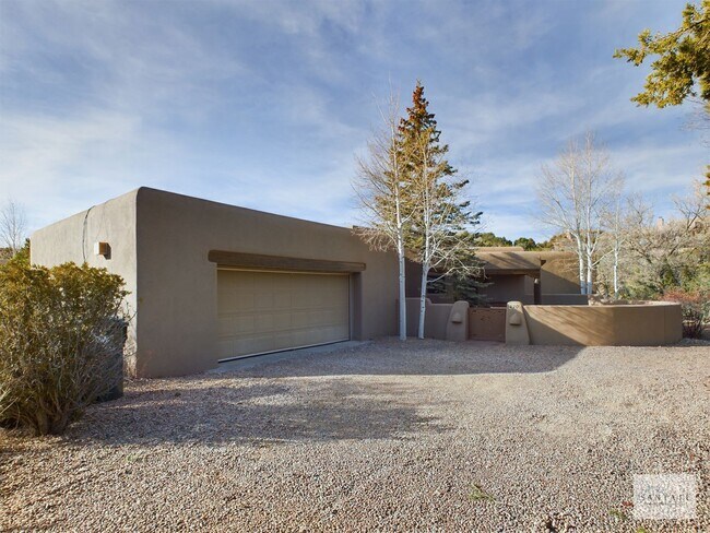 Building Photo - 420 Calle Kokopelli