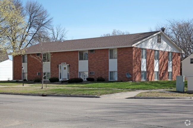 Building Photo - Colonial Apartments