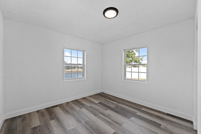 Building Photo - 585 Lindley Terrace