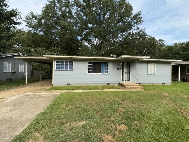 Primary Photo - 3030 Oak Forest Dr