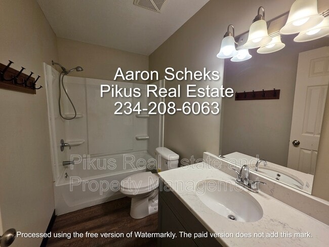 Building Photo - 3637 Albrecht Ave