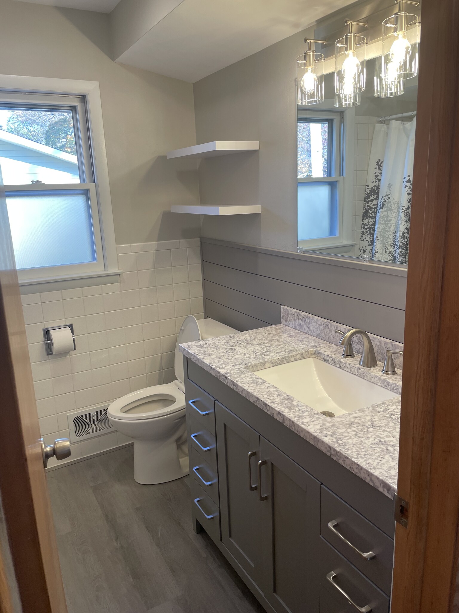 main bathroom - 630 Wilson Dr