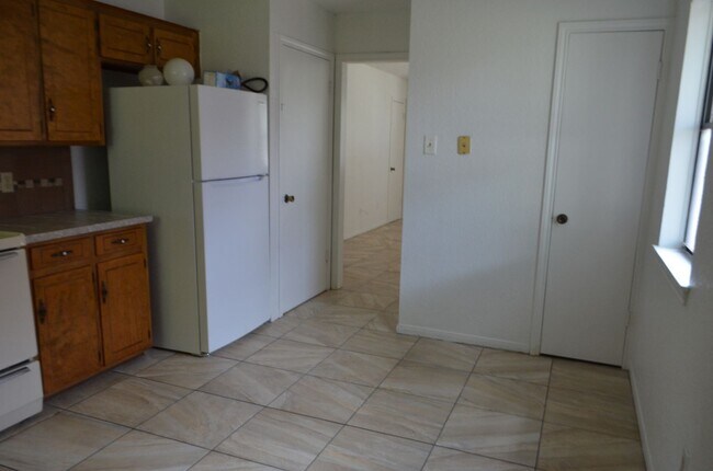 Building Photo - 205 Horseshoe Dr