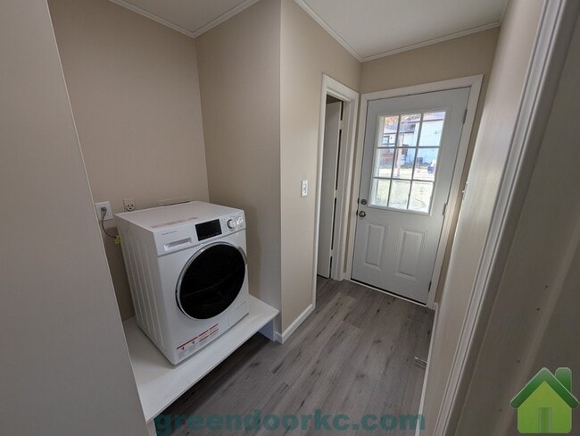 Building Photo - 412 Holiday Dr