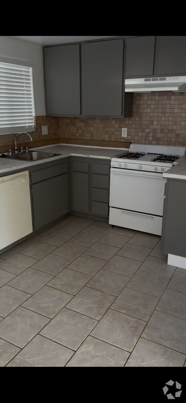 Building Photo - 1501 E Fairfield Ct