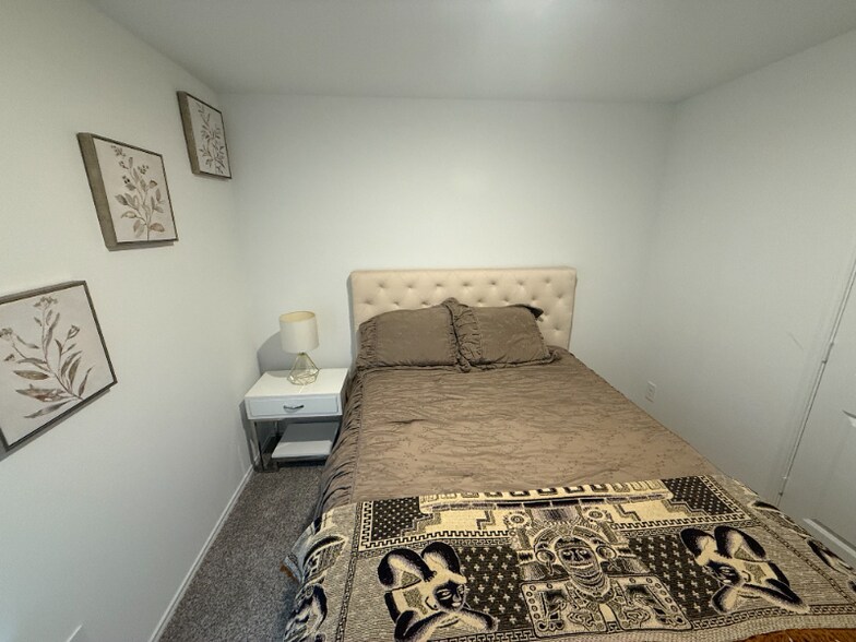 Building Photo - 5242 Rothwell Hts Dr