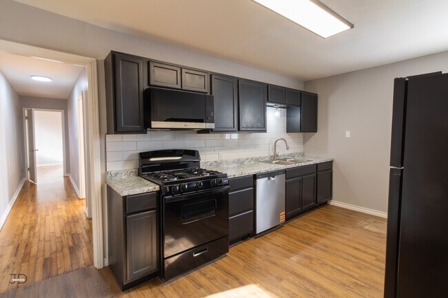 Building Photo - 3206 9th St