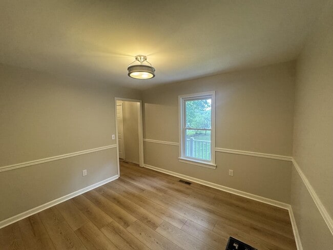 Building Photo - 250 Bobcat Ln