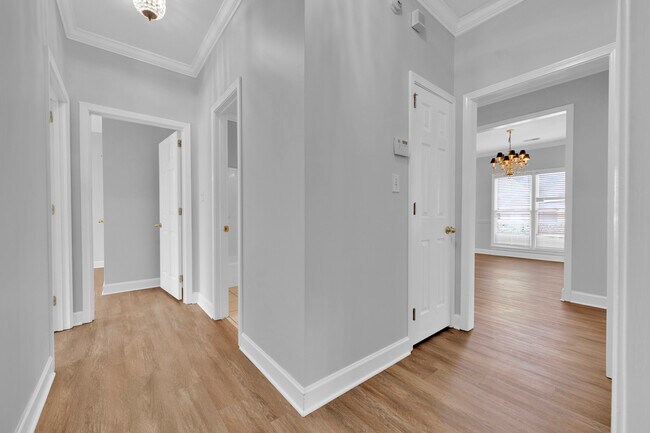 Building Photo - 310 Willow Crest Ln