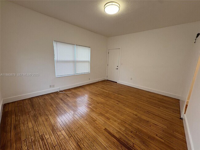 Building Photo - 3237 SW 4th St