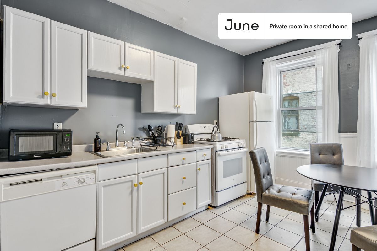 Building Photo - Room in Shared 3 bed/1 bath home