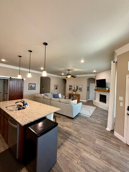 Building Photo - 3006 Crystal Ann Dr