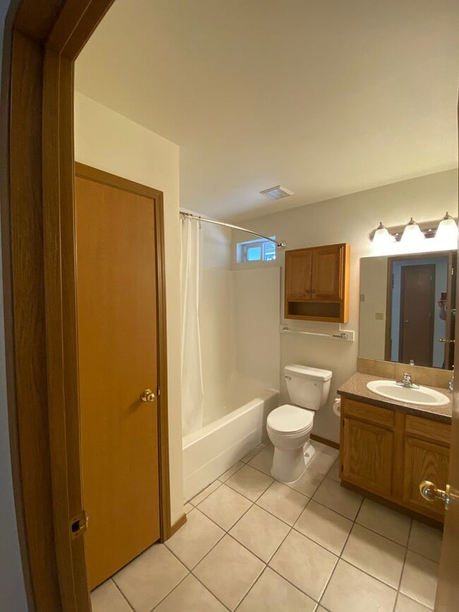 Building Photo - Canfield Court Condo (APP#170)