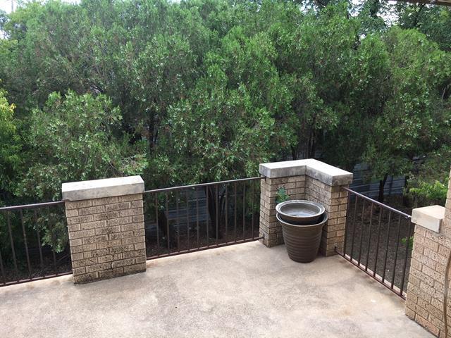 Building Photo - 742 Mulberry St