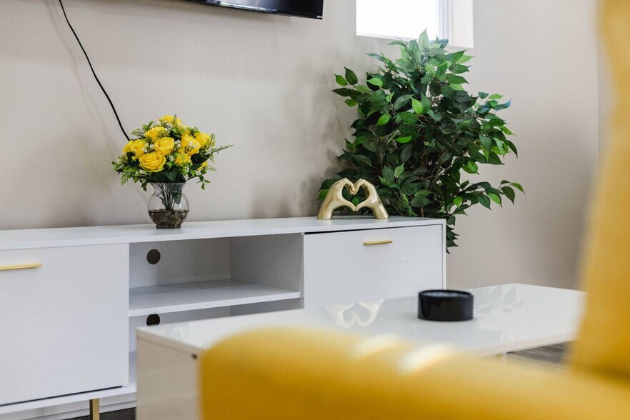 Building Photo - 1523 S East St