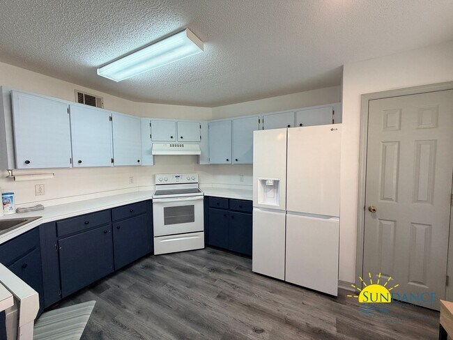 Building Photo - Charming 3 Bedroom Home in Shalimar near Eglin AFB & Hurlburt Field!