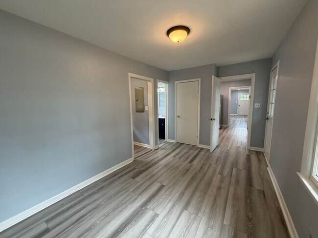 Building Photo - 226 College Dr