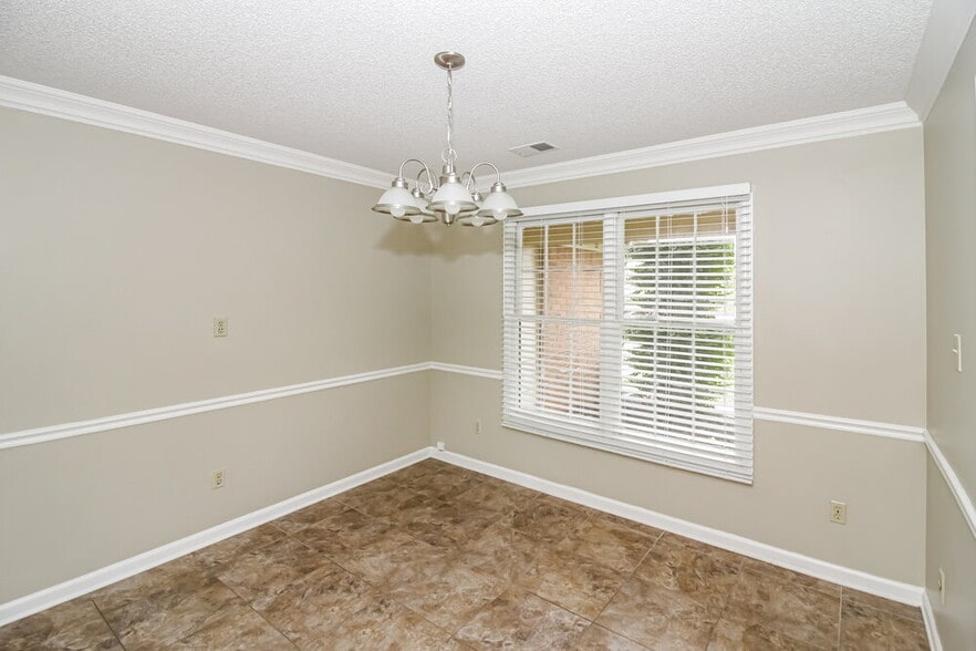 Building Photo - 8220 Glynn Vale Cove S