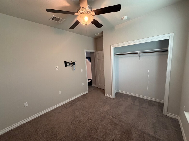 Building Photo - Room in House on Clayton Creek Ave