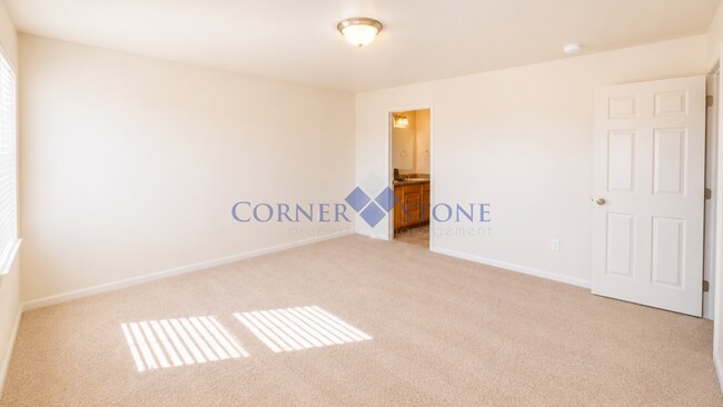 Building Photo - Spacious Home with Fenced Backyard!