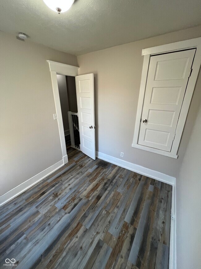 Building Photo - 3249 N Kenwood Ave