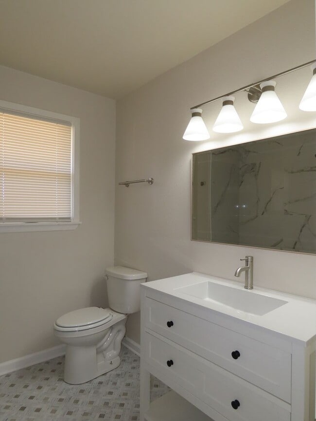 Building Photo - Newly Remodeled 3 Bedroom-1.5 Bath Home!