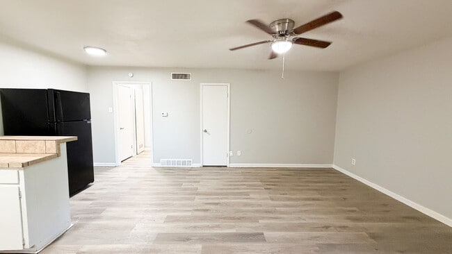 Building Photo - Kentwood Apartments