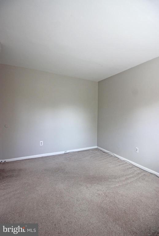 Building Photo - 6530 Yadkin Ct