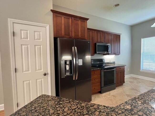 Building Photo - 3 Bedroom Townhouse in Boone School Area