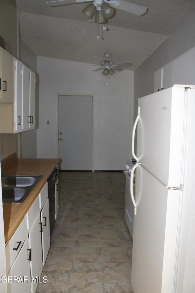 Building Photo - 10736 Obsidian St