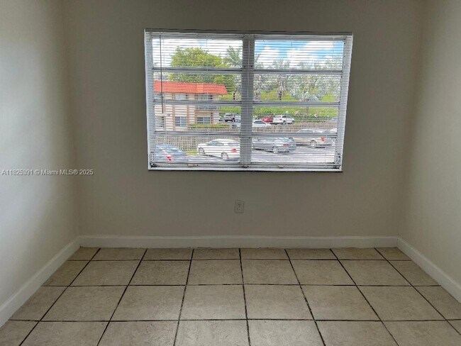 Building Photo - 10651 SW 108th Ave