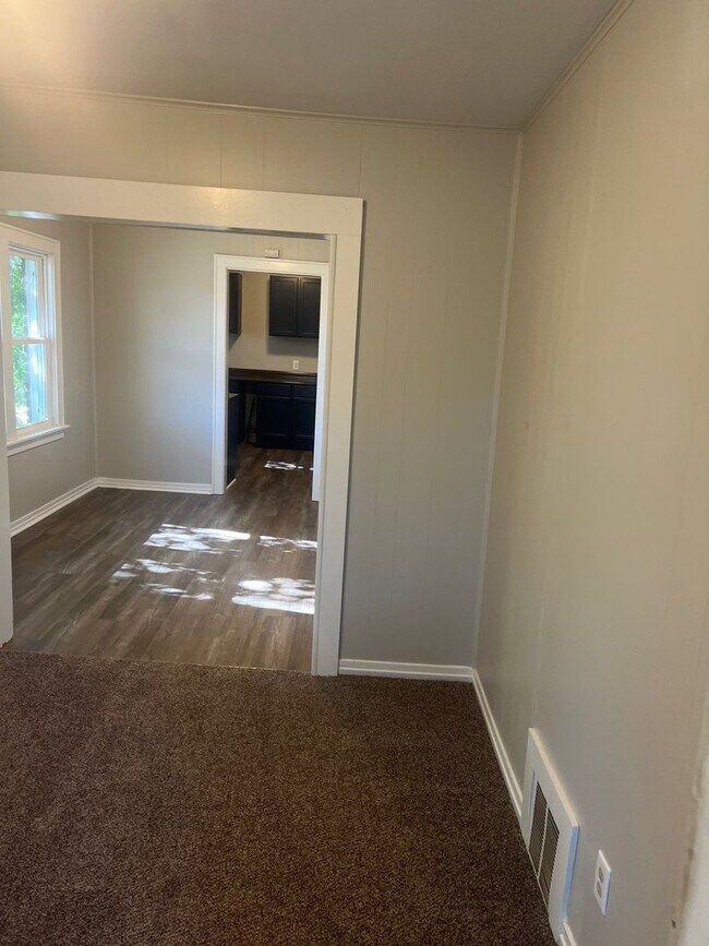 Building Photo - 1207 E Columbus Dr