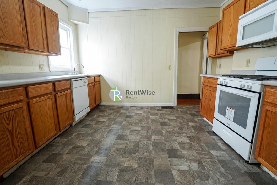 Building Photo - 88 Gardena St