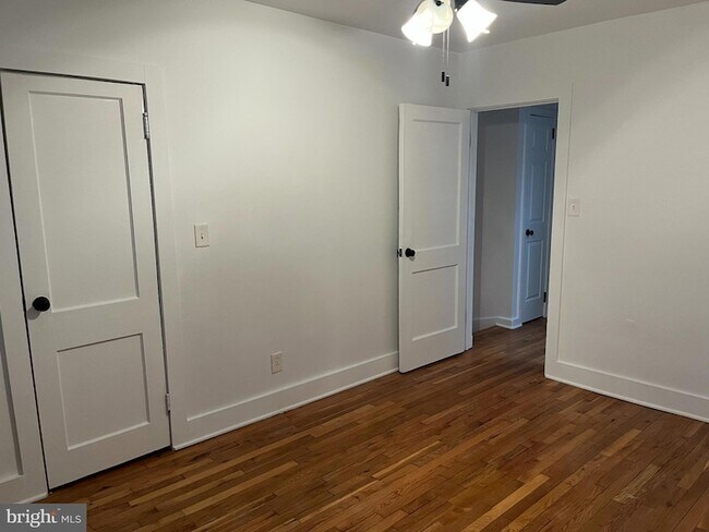 Building Photo - 1231 W 37th St