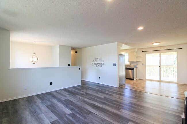 Building Photo - 4 Bedroom, 2 Bath + Office Home in West Richland