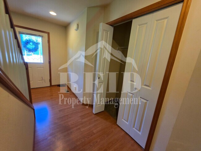 Building Photo - Beautiful 4 Bedroom, 2 bath, Port Orchard Home