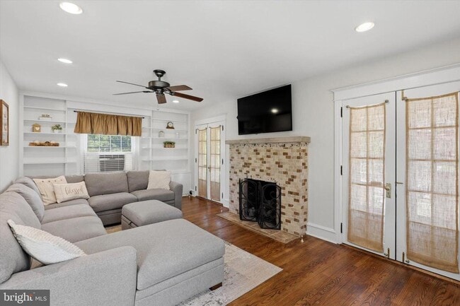 Building Photo - 1637 Locust St